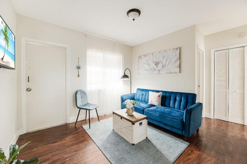 Charming 1-br Apt In Miami Mins From Brickell — отель с удобствами в Майами