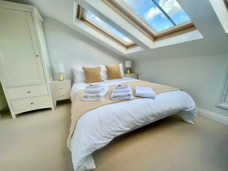 Цены на Bright Quiet Loft Room Ensuite Serene Clapham Area в Лондоне