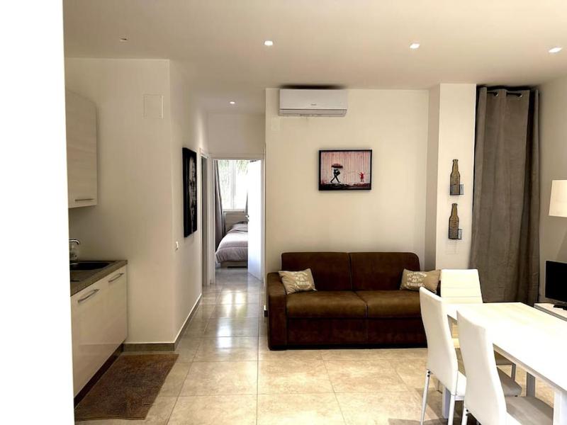 Sicilian Retreat - Mondello Gorgeous Apartment — забронировать отель в Палермо