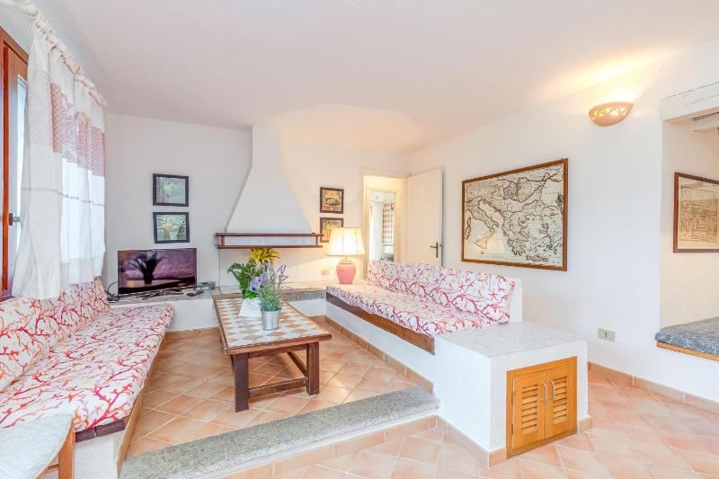 Piazzetta Villa Roxy a Porto San Paolo - Lussuosa villa fronte mare
