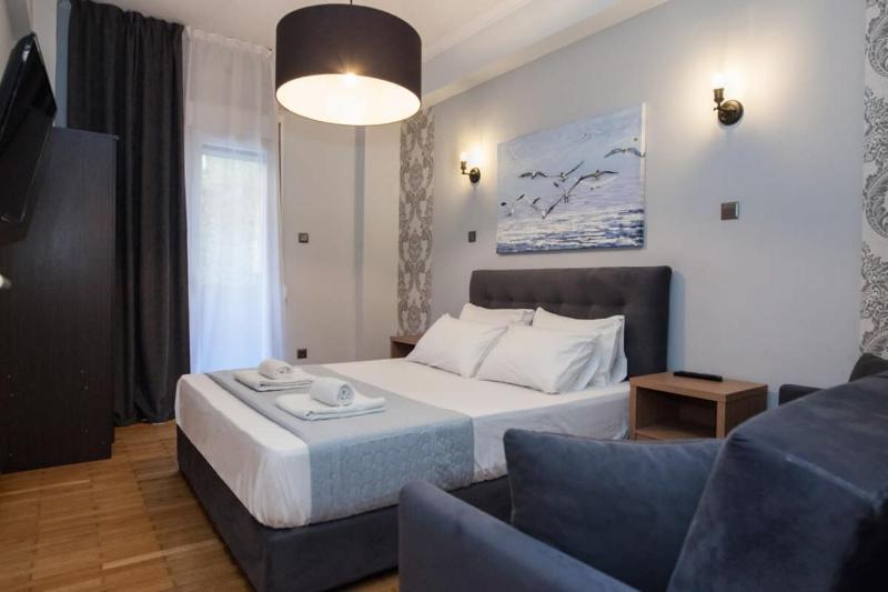 Metaxourgio 2 Bedroom Gem for Urban Explorers — отель с удобствами в Афины