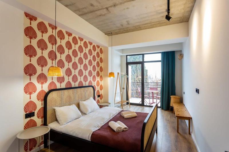 Super Cozy 1BR Apartment For 3 Near Fabrica — отель с удобствами в Тбилиси