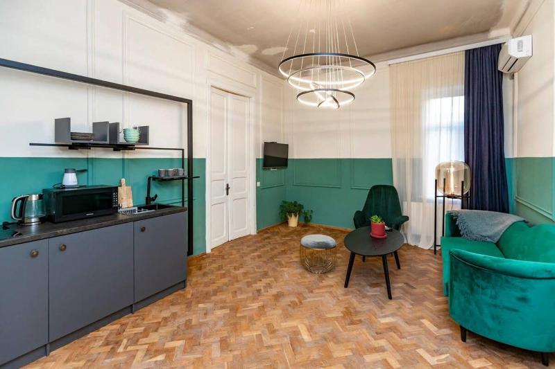 Luminous and stylish 2BR apt in the city center — отель с удобным расположением в Тбилиси