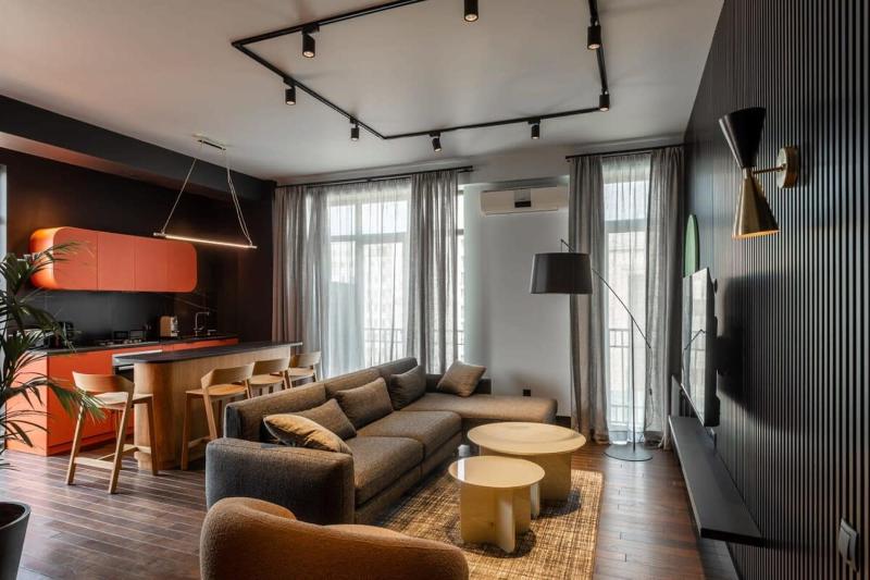 2BR apartment with a small balcony in Sololaki — отель в Тбилиси, Грузия