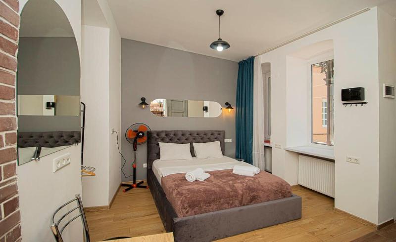 Charming Studio in Central Tbilisi - By Wehost — отель с удобным расположением в Тбилиси