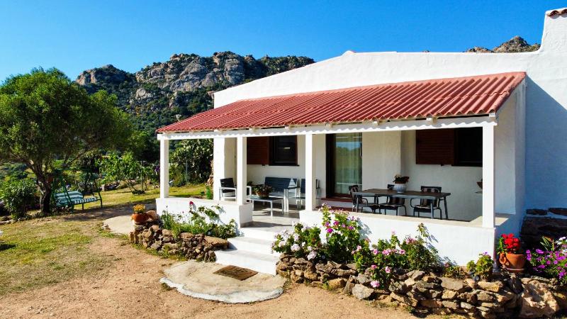 K&K House a Olbia - Casa Vacanze con BBQ e Giardino