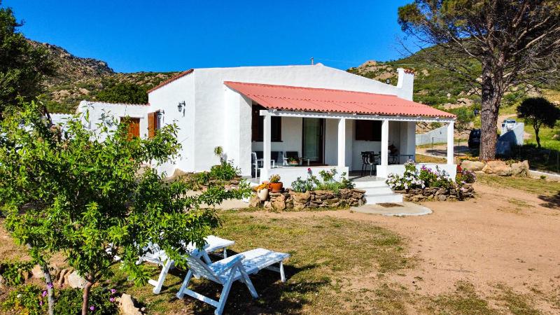 K&K House a Olbia - Casa Vacanze con BBQ e Giardino