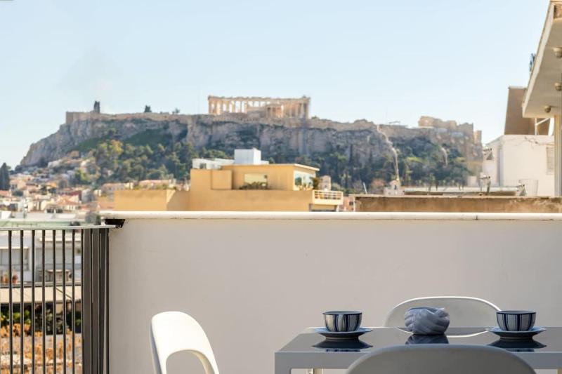 Acropolis Cozy Studio Home in the Heart of Athens — отель с удобным расположением в Афины