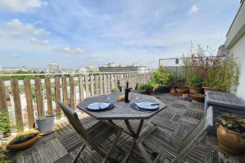 Renovated studio with a beautiful terrace — комфортный отель в Париже