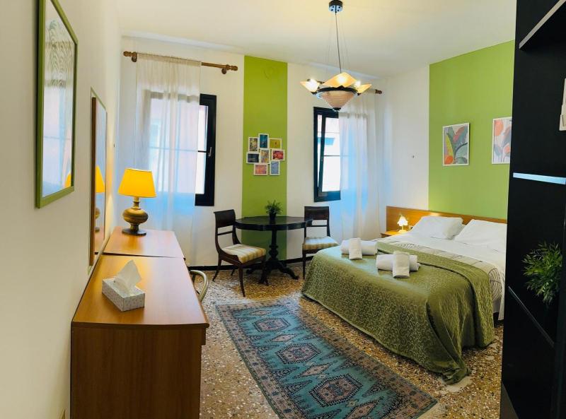 Grimaldi Apartments San Marco & Castello — отель с удобствами в Венеции