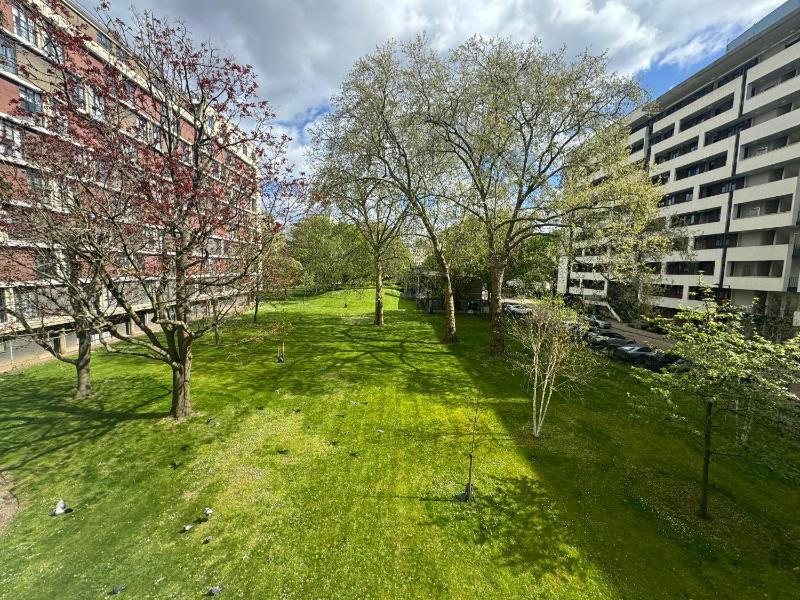 Цены на The Queens Palace 1 Bedroom Apartment Central London by Wild в Лондоне