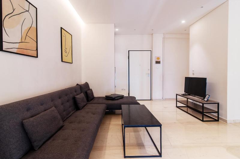 Cozy - Bright & New apart. - Downtown — забронировать отель в Афины