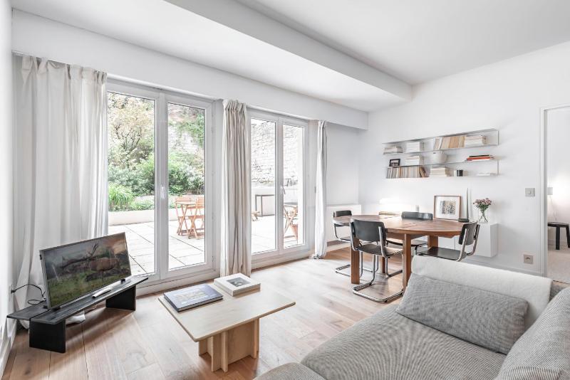 Nice 1br Flat-Huge Private Terrace Garden-Paris 20 — отзывы гостей и цены