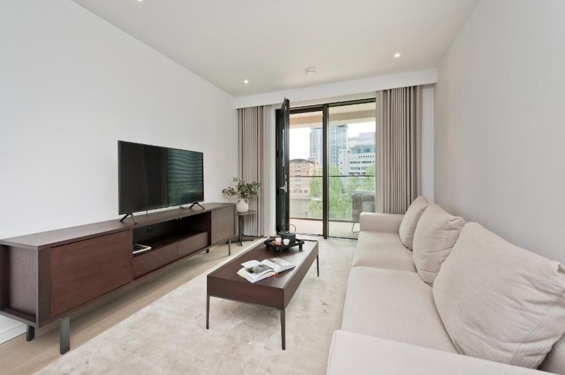 Elegant and Modern Apartments in Canary Wharf right next to Thames — отель с удобным расположением в Лондоне