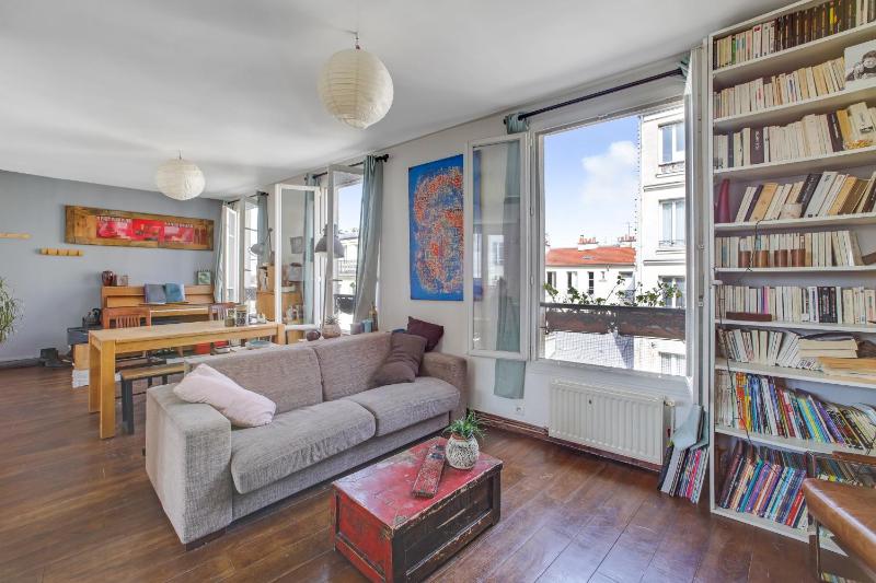 SUPERBE DUPLEX avec JARDIN PARTAGE a PARIS MENILMONTANT — отель в Париже, Франция