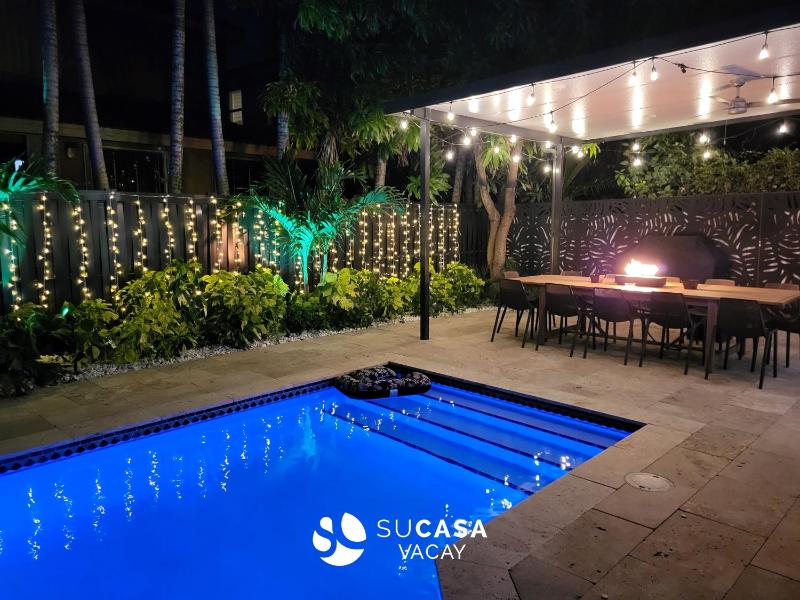 Luxe Pool, BBQ & Fire Pit - 5 min to DolphinMall — отель с удобствами в Майами