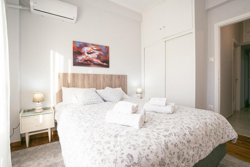 Modern renovated place in the city - Medley Serenity — забронировать отель в Афины
