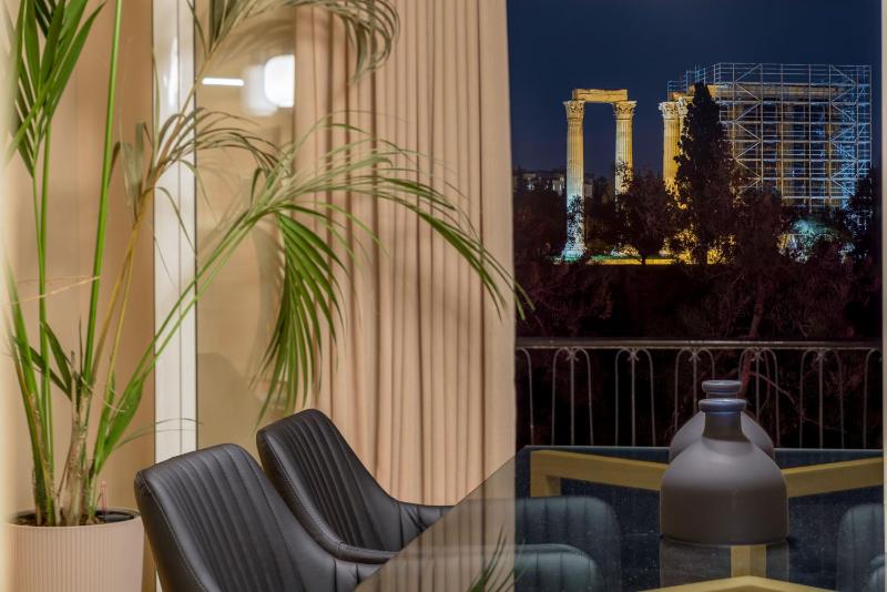 Stylish flat overlooking the temple of Zeus — отель с удобным расположением в Афины
