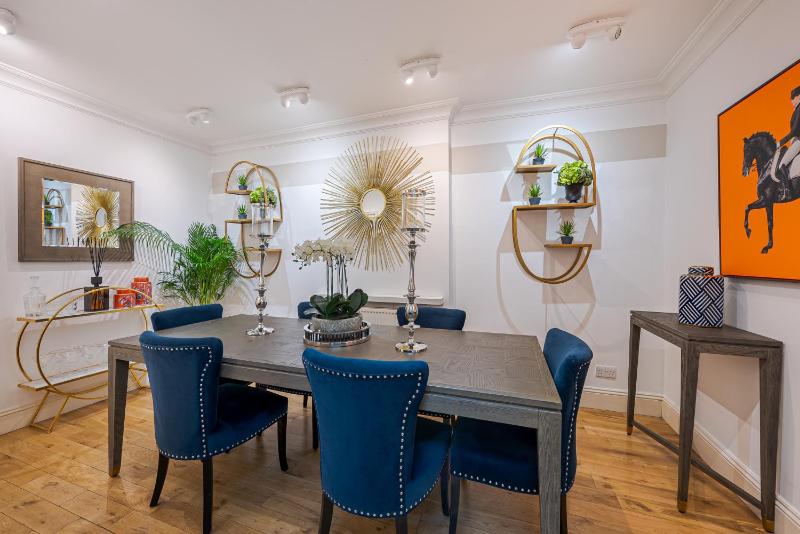 Цены на Beautiful House in Knightsbridge в Лондоне