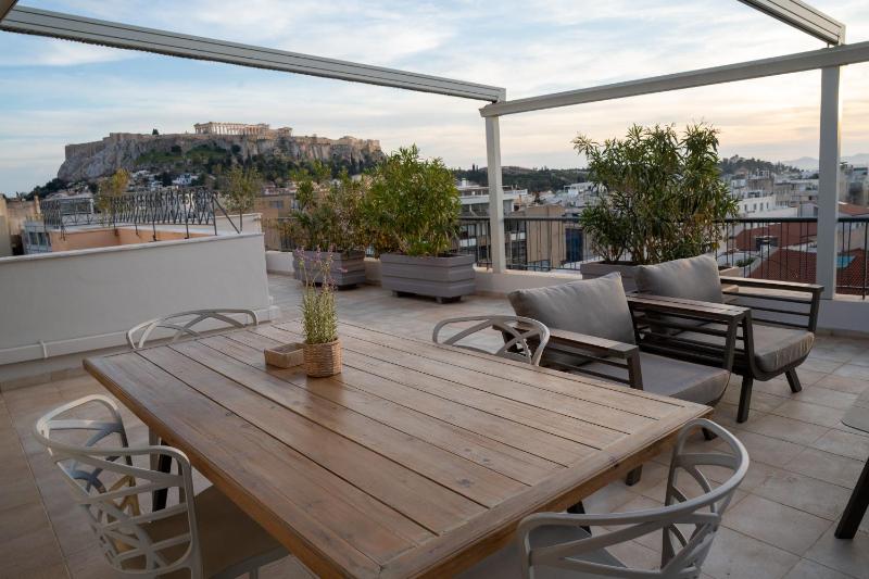 V&V Acropolis view apartment — забронировать отель в Афины