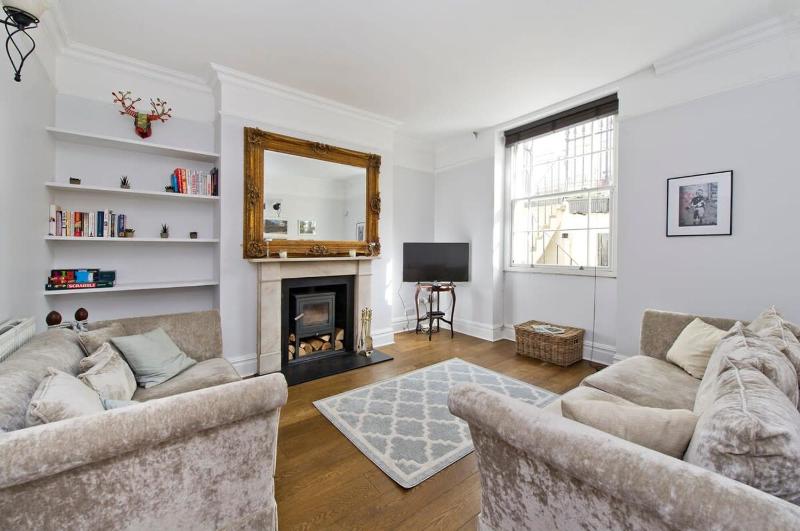 Charming 2-Bed Apt near Buckingham Palace — забронировать отель в Лондоне