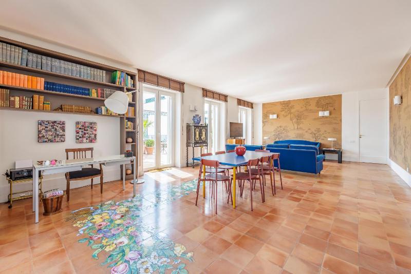 Цены на Terrazza Monteroduni 16 в Неаполе