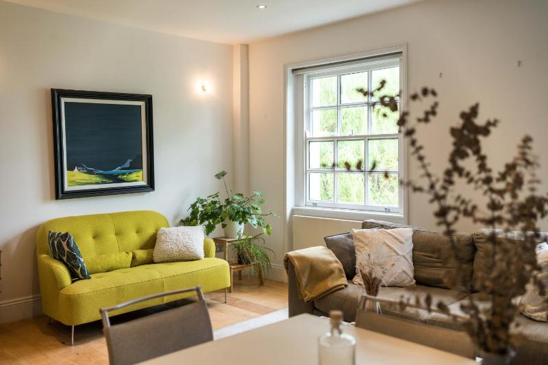 Stunning 2 bed in Nothing Hill — отель с удобствами в Лондоне