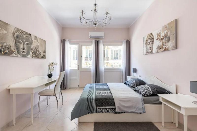 NOTRE DAME - Huge sunny modern 2BR flat - Terrace — отель с удобствами в Николь