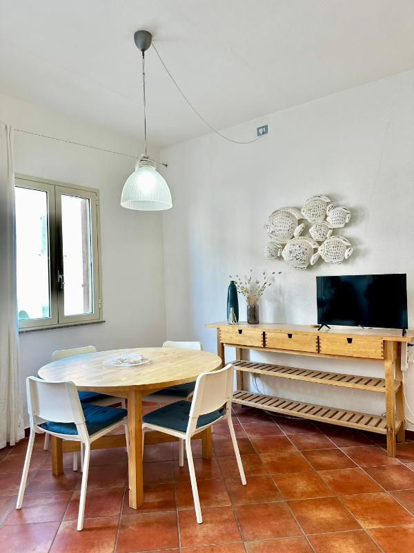 Il Gabbiano a Santa Teresa: Confortevole Casa Vacanze con Vista