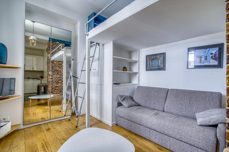 Nemo, Studio avec mezzanine sur cour Porte Maillot — отель в Париже, Франция