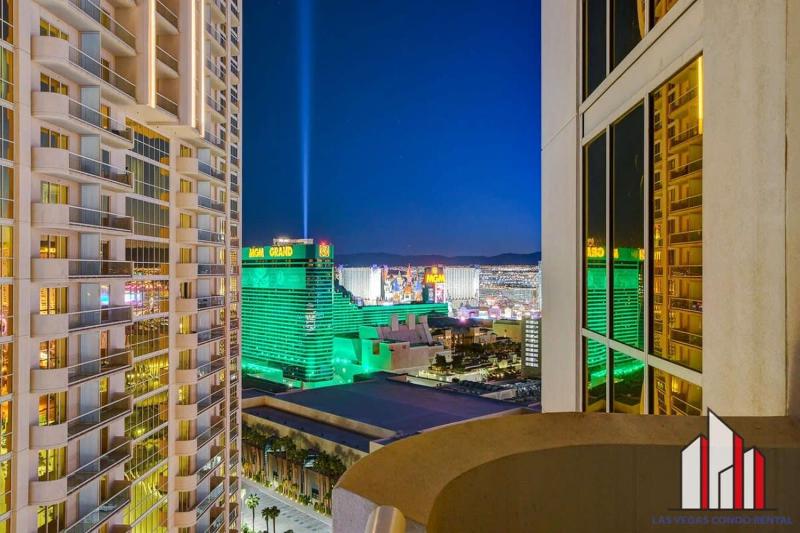 MGM Signature-25-702 1Bedroom 2Bath Balcony Suite — отель с удобствами в Лас Вегасе