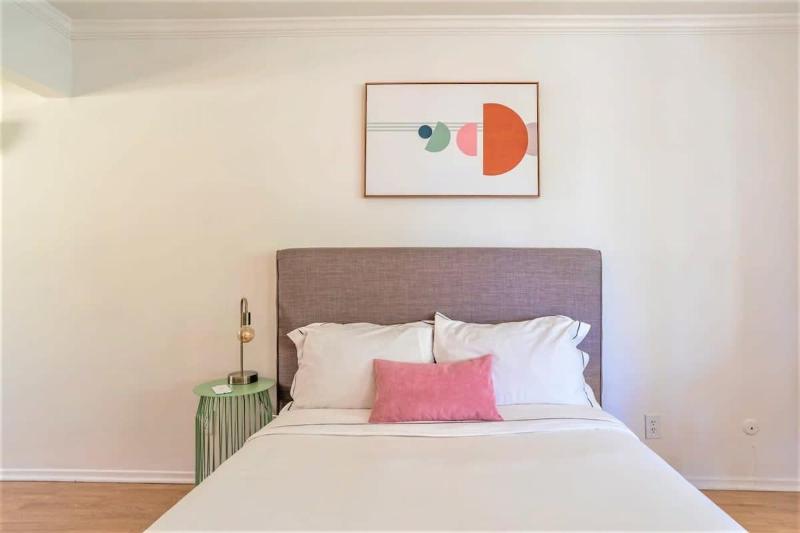 Sunny Modern Studio Close to LAX — отель в Лос-Анджелесе, Соединенные Штаты Америки