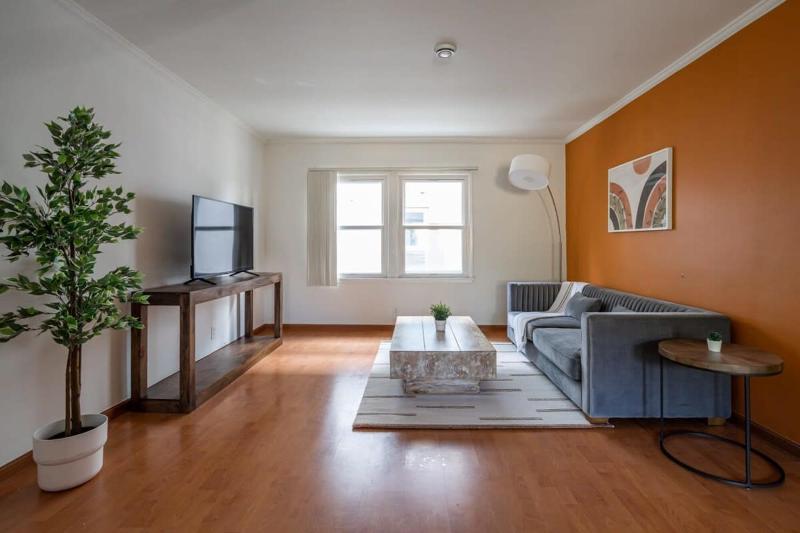 Cozy Cute Comfortable Spacious 1Bd 1Ba full apt — отель с удобным расположением в Лос-Анджелесе
