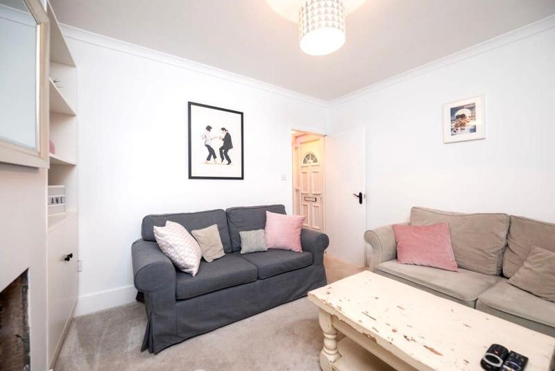 Lovely 2BR house in Norwood Junction London — отель с удобствами в Лондоне