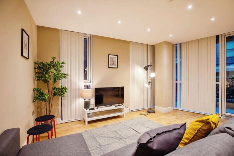 Modern 2BR London Flat Style and Comfort Combined — комфортный отель в Лондоне