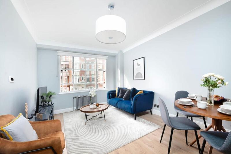 Chic 2 bedroom apartment in London — забронировать отель в Лондоне