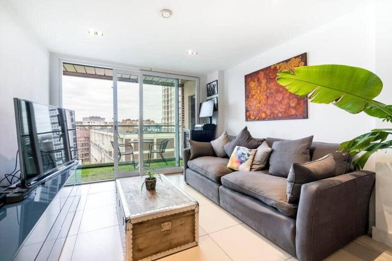 Цены на 1 bedroom penthouse flat in East London в Лондоне
