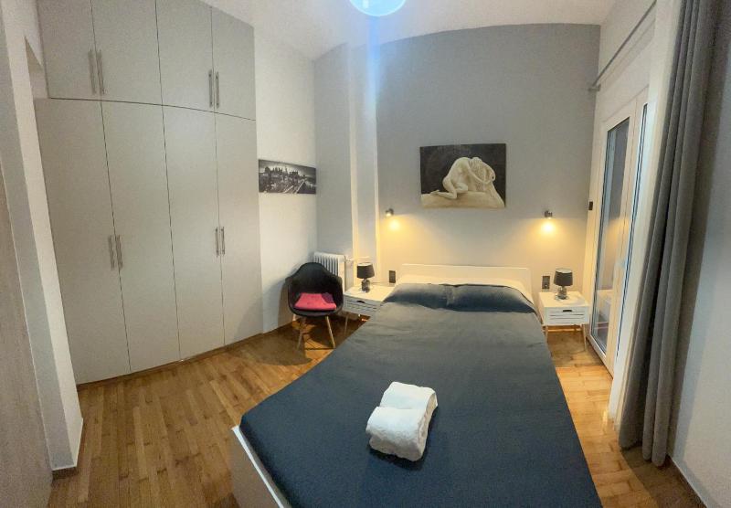 Cozy flat in Hilton, central Athens, 3' metro, VFM! — забронировать отель в Афины