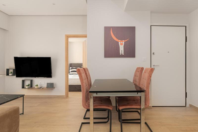 Comfy Apartment Near Acropolis — отель с удобствами в Афины