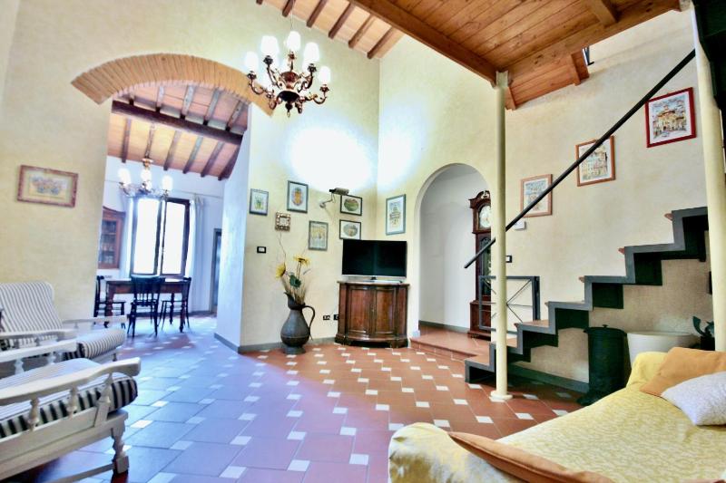 Typical apartment in the historic centre — отель в Флоренции, Италия