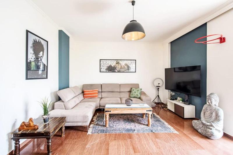 Funky apartment in Zografou — отель с удобствами в Афины