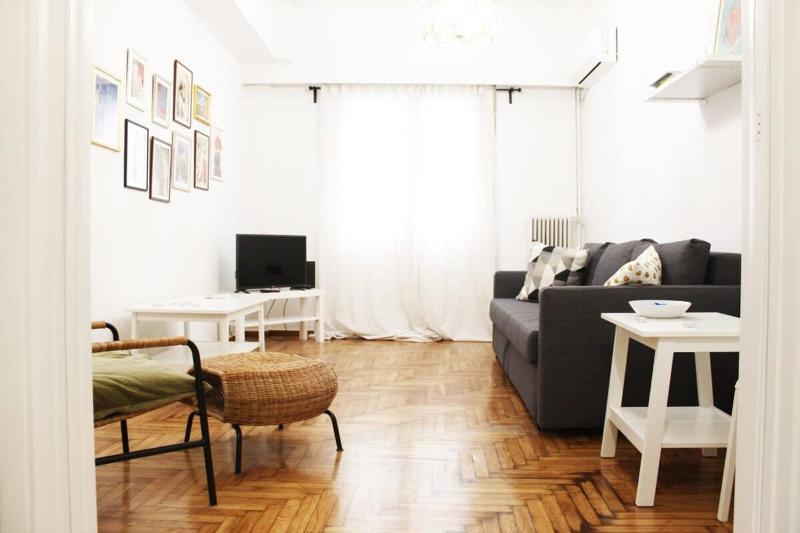 Warm & cozy apartment in the center of Athens — комфортный отель в Афины
