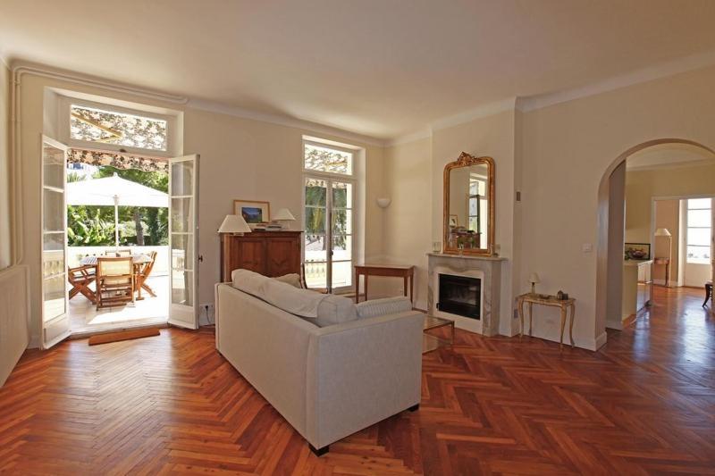 PALMERAIE - Magnifique appartement d'epoque avec Vue Mer 4 personnes avec terrasse Le Port Nice — забронировать отель в Николь
