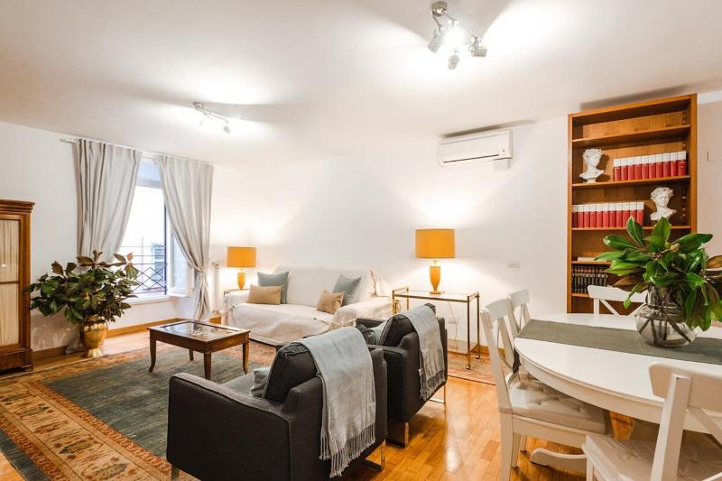 New Listing: La Magnolia A C Balcony Office Piazza Navona Spanish Steps — отзывы гостей и цены