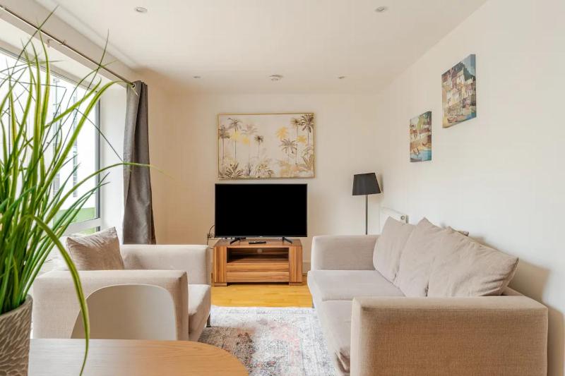 Brand New Flat in Central London with Car Park — отель с удобным расположением в Лондоне
