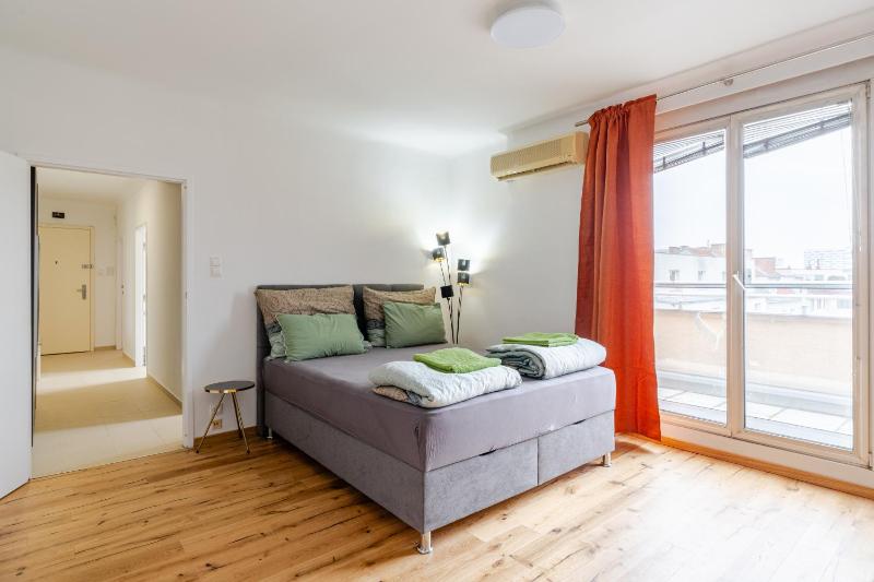 10 minutes to City Centre and next to Wien HBF and easy from Airport — отель в вене, Австрия