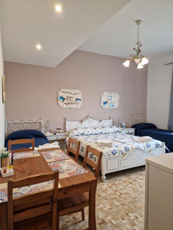 Le Margherite a Olbia - Affittacamere con giardino