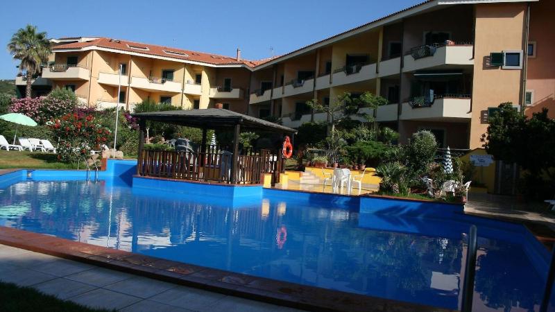 Delizioso Attico a Santa Teresa: Casa con Piscina