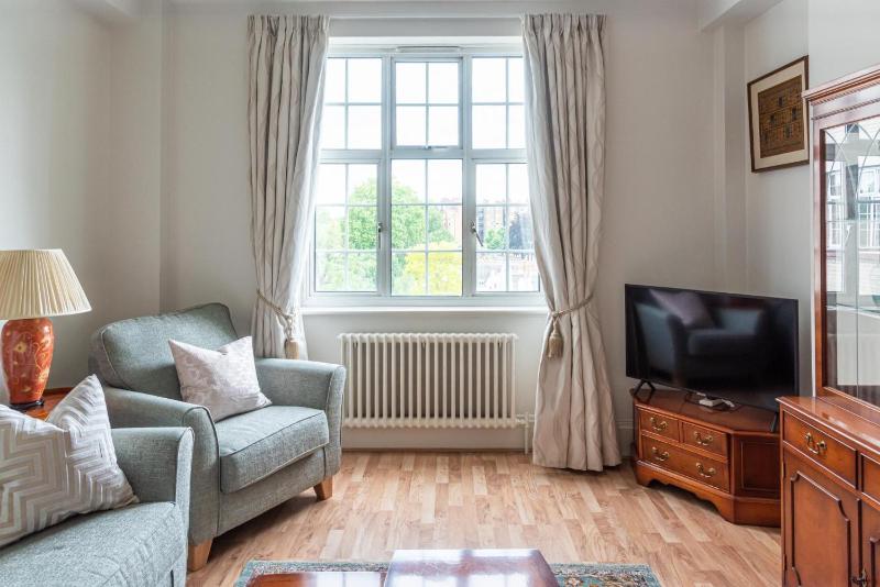 Chestnut Blossom - 1 Bedroom in Kensington — отель в Лондоне, Соединенное Королевство