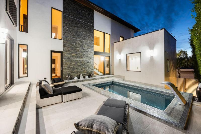 Цены на Hollywood Hills Olympus Villa в Лос-Анджелесе